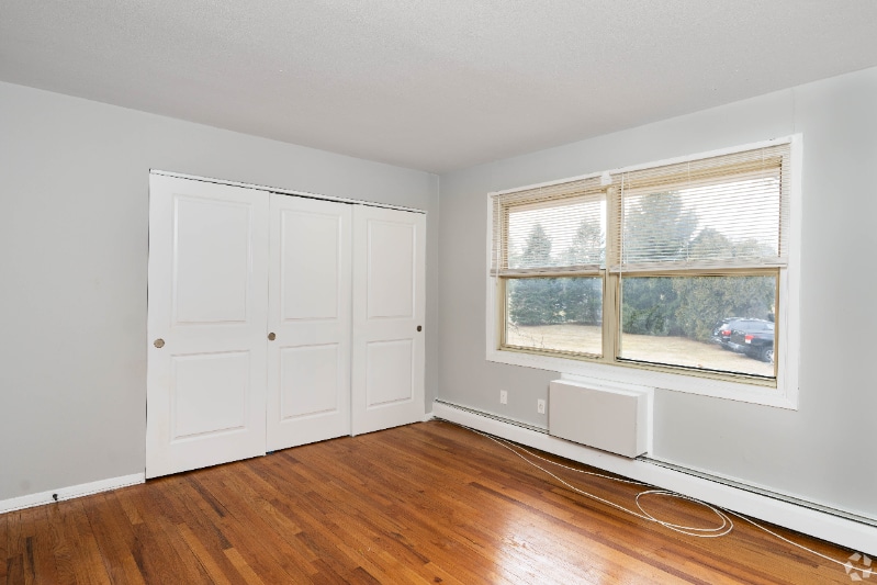 Building Photo - 14 Revere Dr