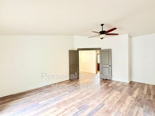 Building Photo - 16205 NE Leaper Rd