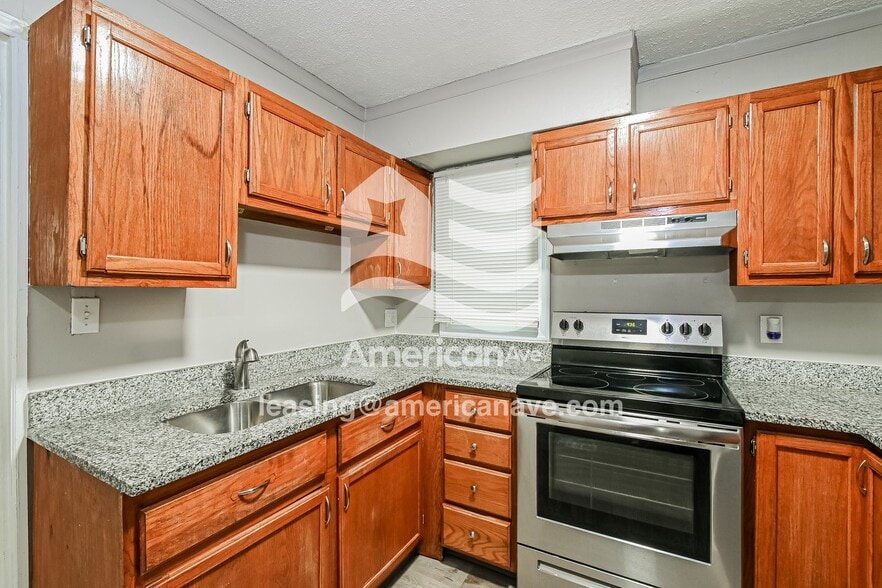 Building Photo - 207 Newell Dr