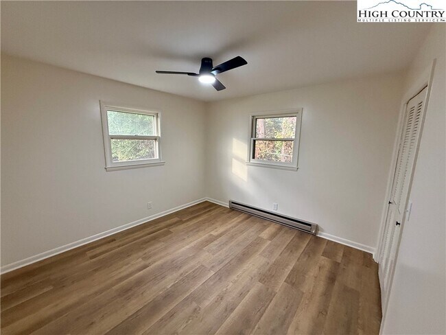 Building Photo - 130 Maple Dr