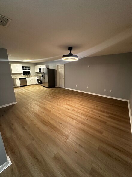 Building Photo - 5006 Sail Ct