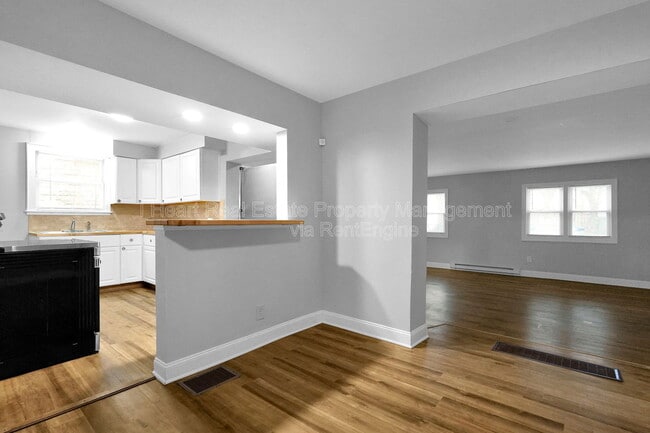 Building Photo - 973 Kelton Ave