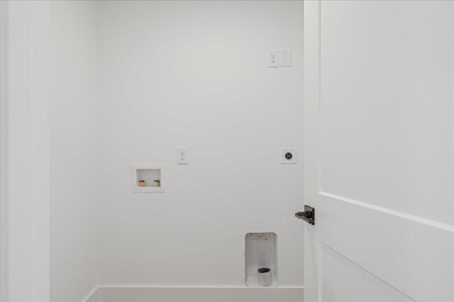 Building Photo - 803 Dupree St