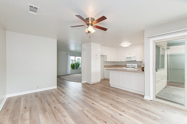 Building Photo - 3 Bedroom, 2 Bath 1374sf Detached condo in...