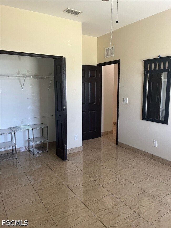 Building Photo - 17 NE 11th Ln