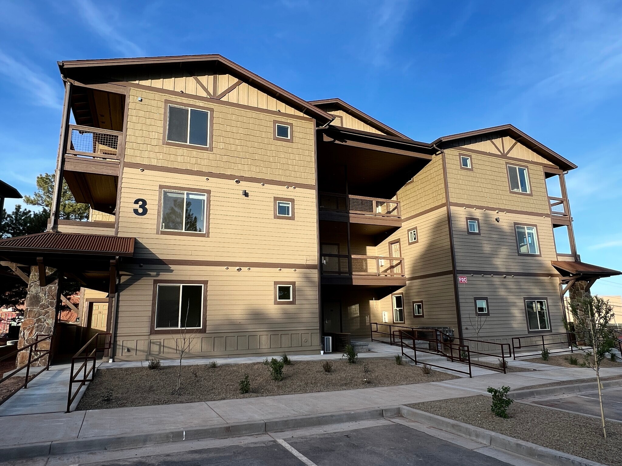 Building Photo - 1650 E Ponderosa Pkwy
