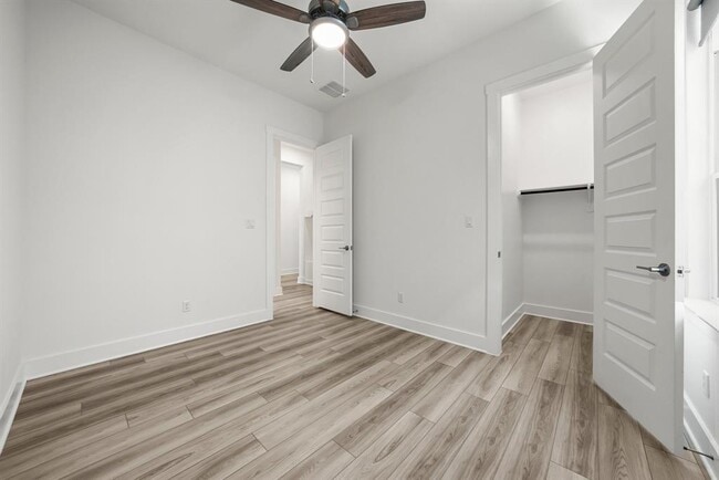Building Photo - 1633 Martin Wls St