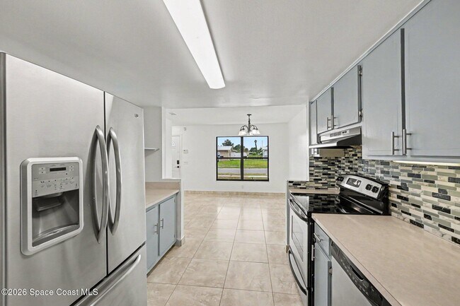 Building Photo - 2292 Lakeview Dr