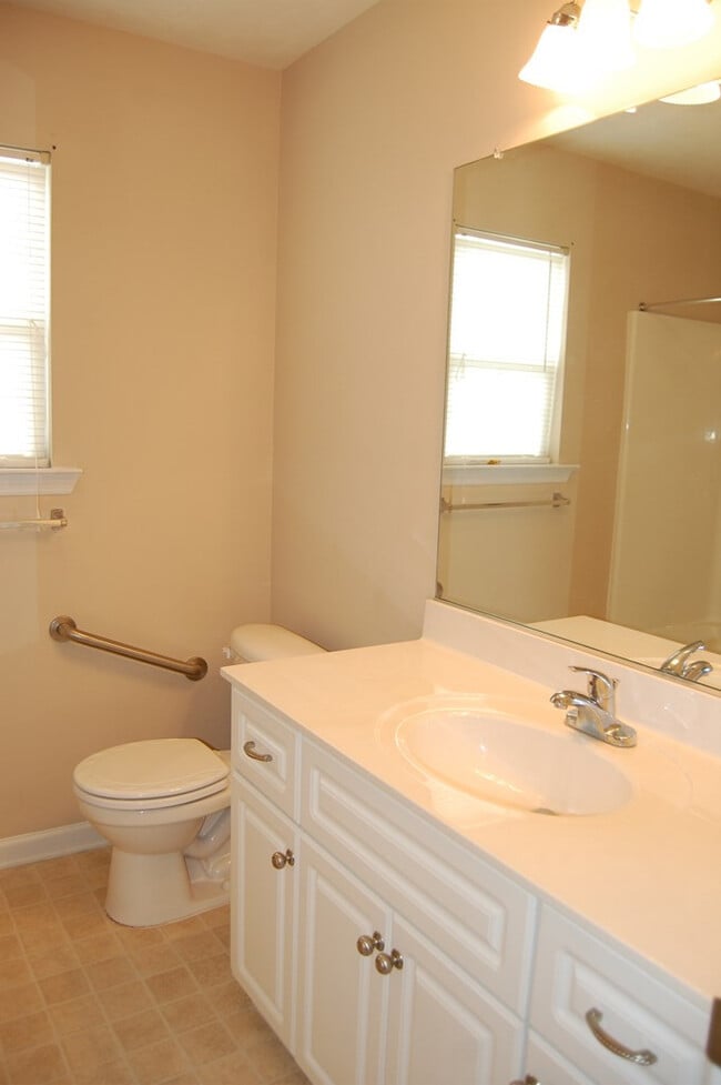 Building Photo - 900 Watsonia Dr