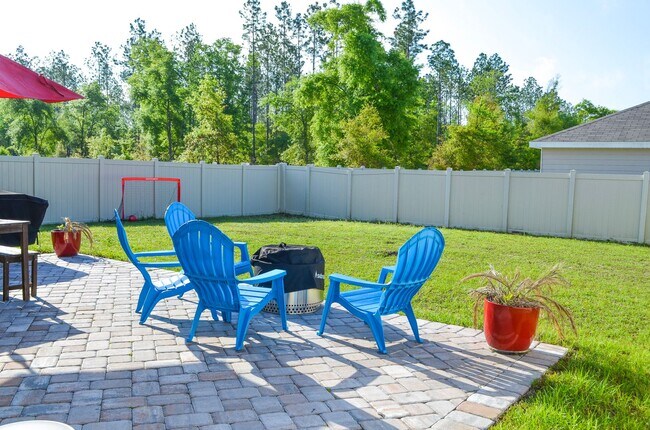 Building Photo - 5 Bedroom 3 Bath in Avalon Woods in Newberry