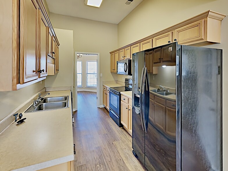 Building Photo - 1146 Red Fern Cir E