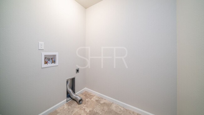 Building Photo - 3 Bedroom Townhouse in Wolf Ranch