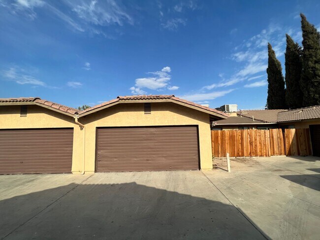 Building Photo - 8609 Lyn River Ct