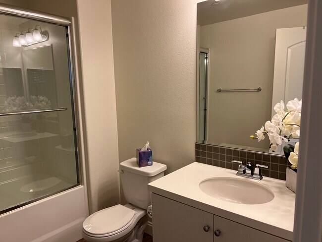 Building Photo - 404 Maravilla Ln