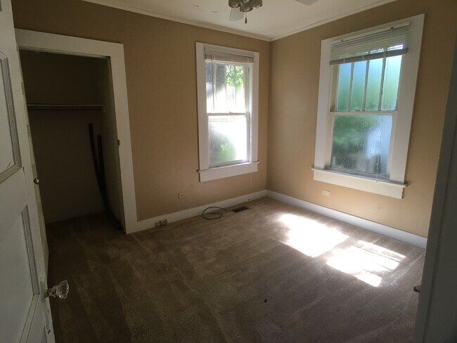 Building Photo - 1705 23rd Ave E