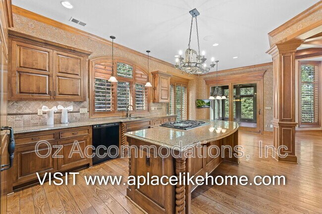 Building Photo - 16690 Country Club Dr