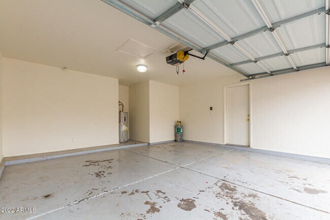 Building Photo - 509 E Rimrock Dr