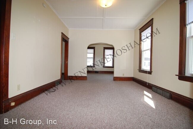 Building Photo - 4038 10th Ave