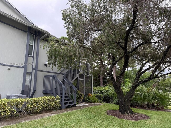 Building Photo - 8228 SE Croft Cir