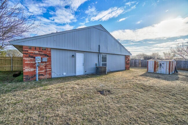 Building Photo - 3 bed 1 bath in Moore!