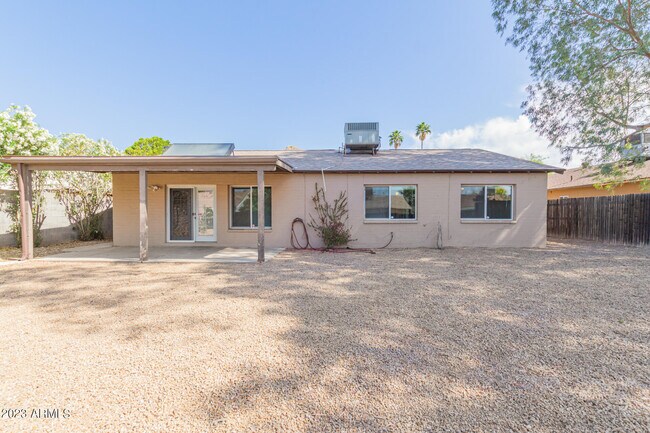 Building Photo - 2439 E Dahlia Dr