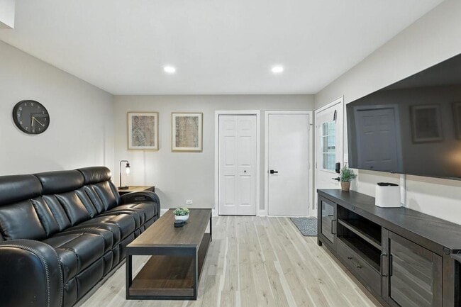 Building Photo - 2621 Wingate Ct