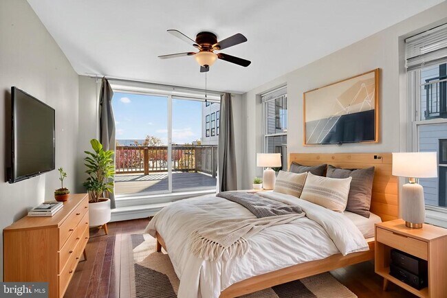 Building Photo - 112 E Allen St