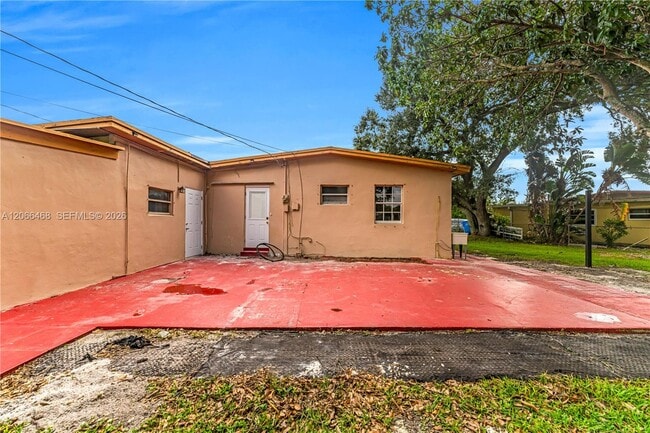 Building Photo - 4220 SW 36th St
