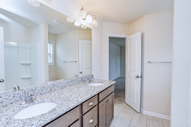 Building Photo - 716 Paxton Rose Dr