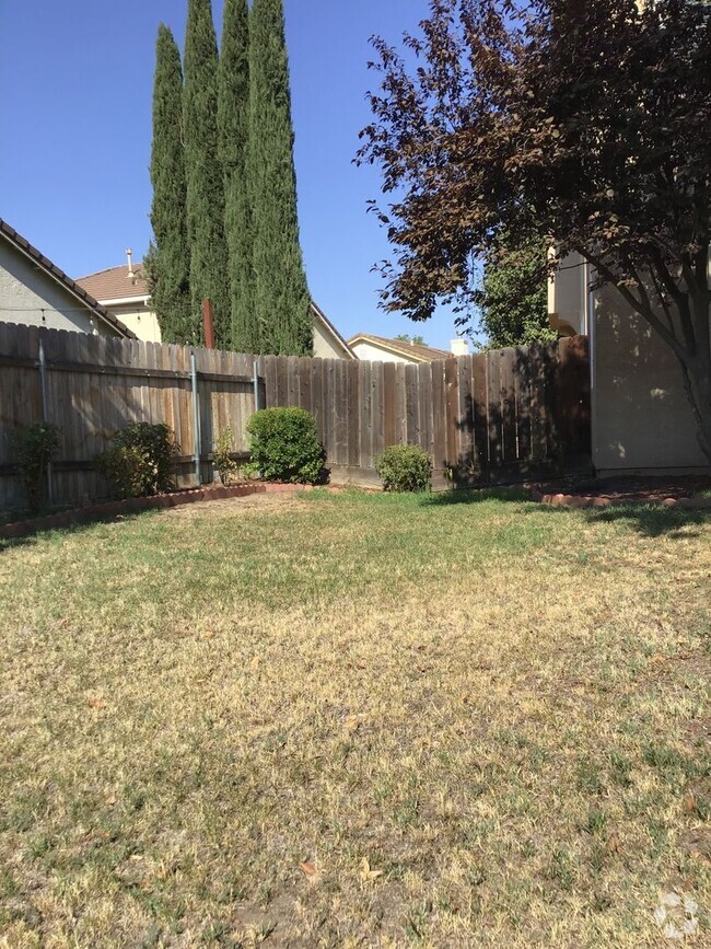 Building Photo - Beautiful 2 Story 4 Bedroom Home