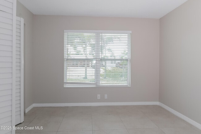 Building Photo - 3299 SE Garden St