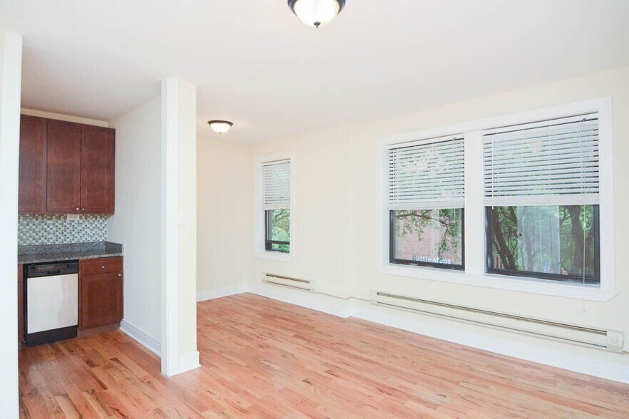 Building Photo - 4530 N Damen Ave