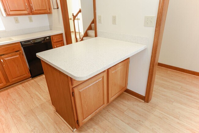 Building Photo - 200 Arabian Cir