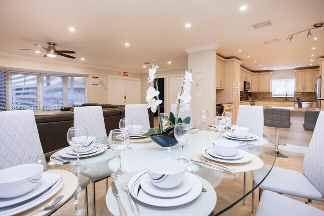 Building Photo - 833 Washington St