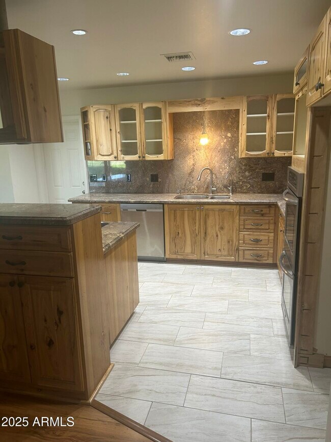 Building Photo - 12138 E Oriole Way