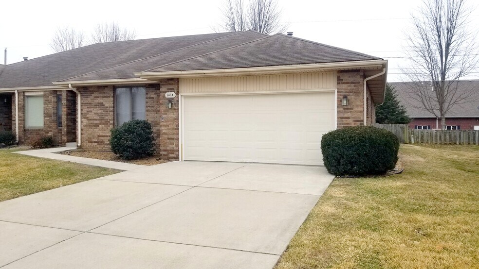2 Car Garage - 1414 E Powell St