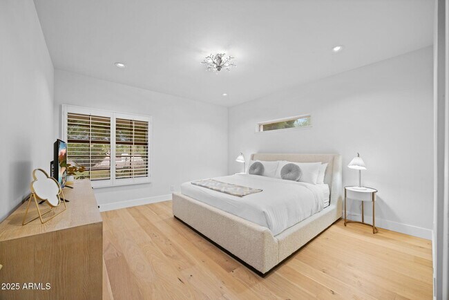 Building Photo - 10111 E Cholla St