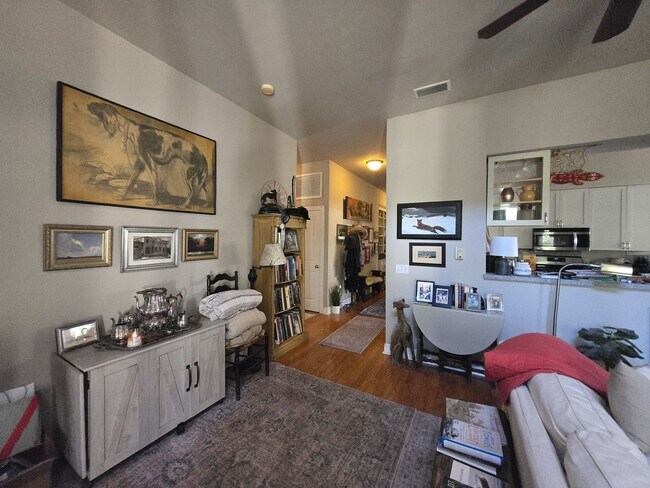 Building Photo - Beautiful 3 Bedroom/2 Bath home in Madera