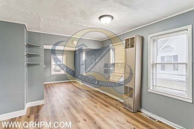 Building Photo - First Month's Rent FREE!!!