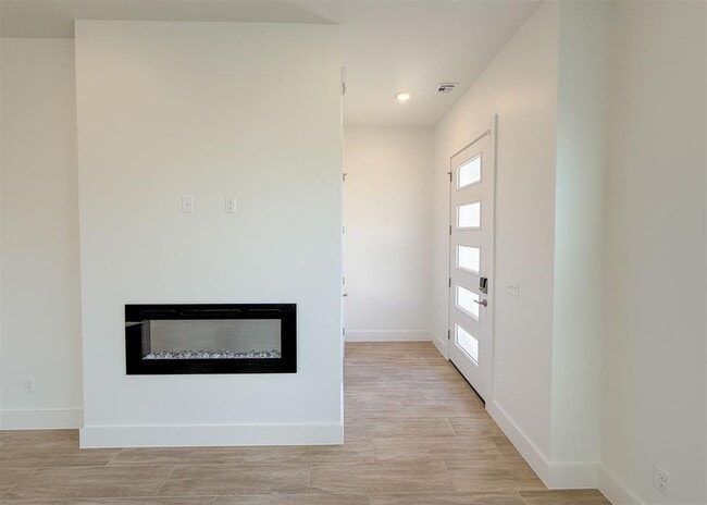 Building Photo - 13112 Maplewood Ave