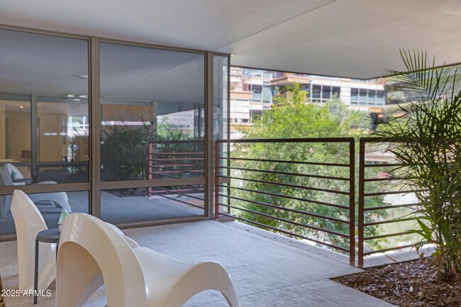 Building Photo - 7167 E Rancho Vista Dr