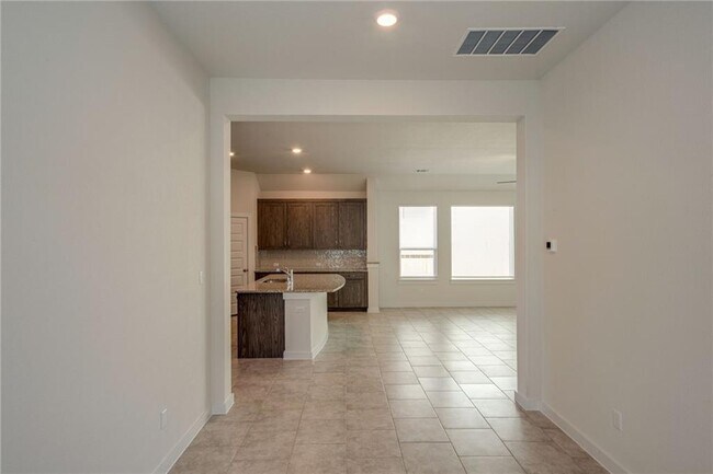 Building Photo - 608 Saturnia Dr