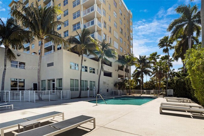 Building Photo - 1625 Kennedy Cswy