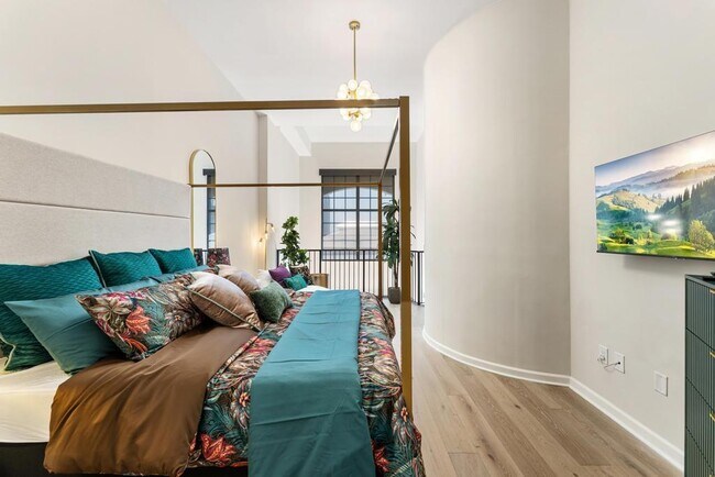 Building Photo - 801 S Olive Ave