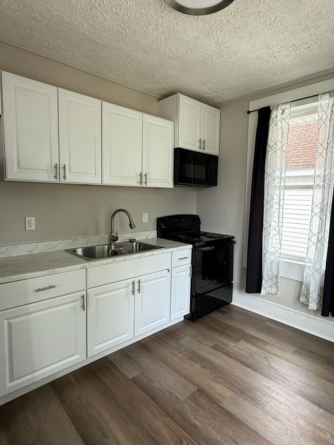 Building Photo - 4 Poplar St