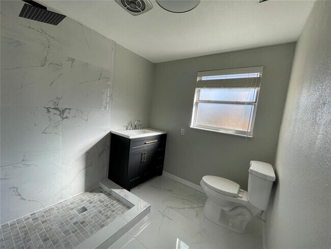 Building Photo - 1657 N Chickasaw Trail