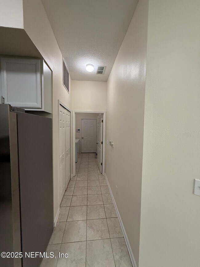 Building Photo - 7063 Deer Lodge Cir