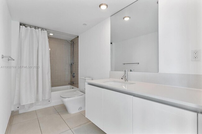 Building Photo - 1025 92nd St