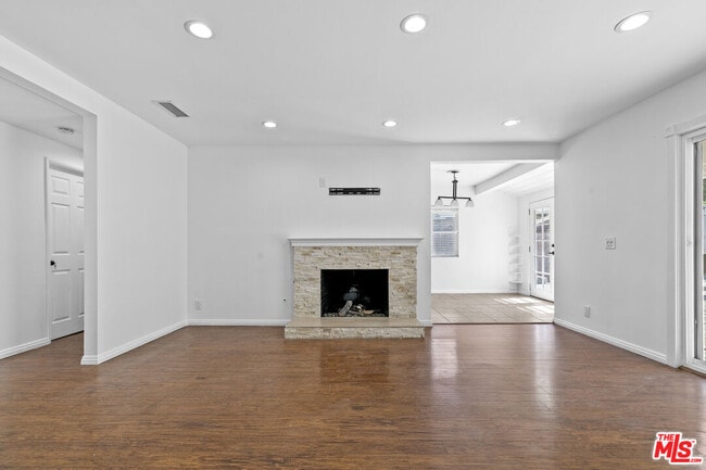 Building Photo - 4949 San Feliciano Dr