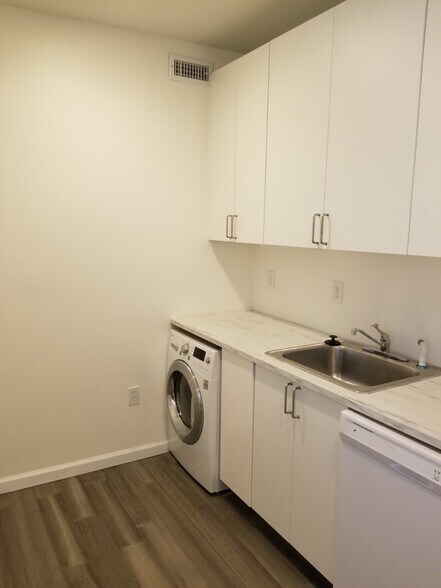 Building Photo - 7612 Carteret Rd